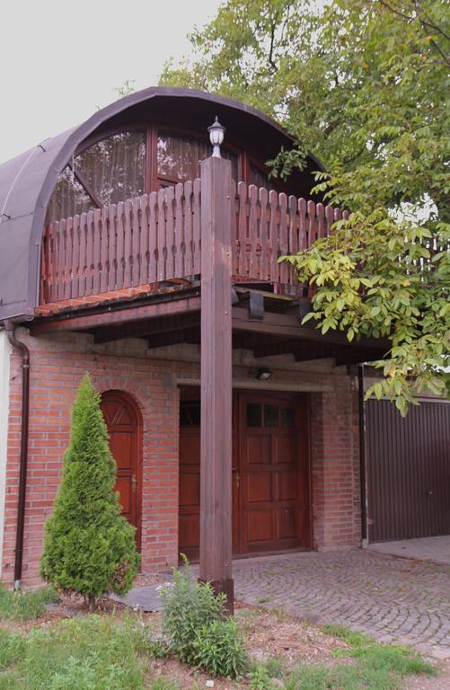Penzion Uno Hradec Kralove Exterior photo
